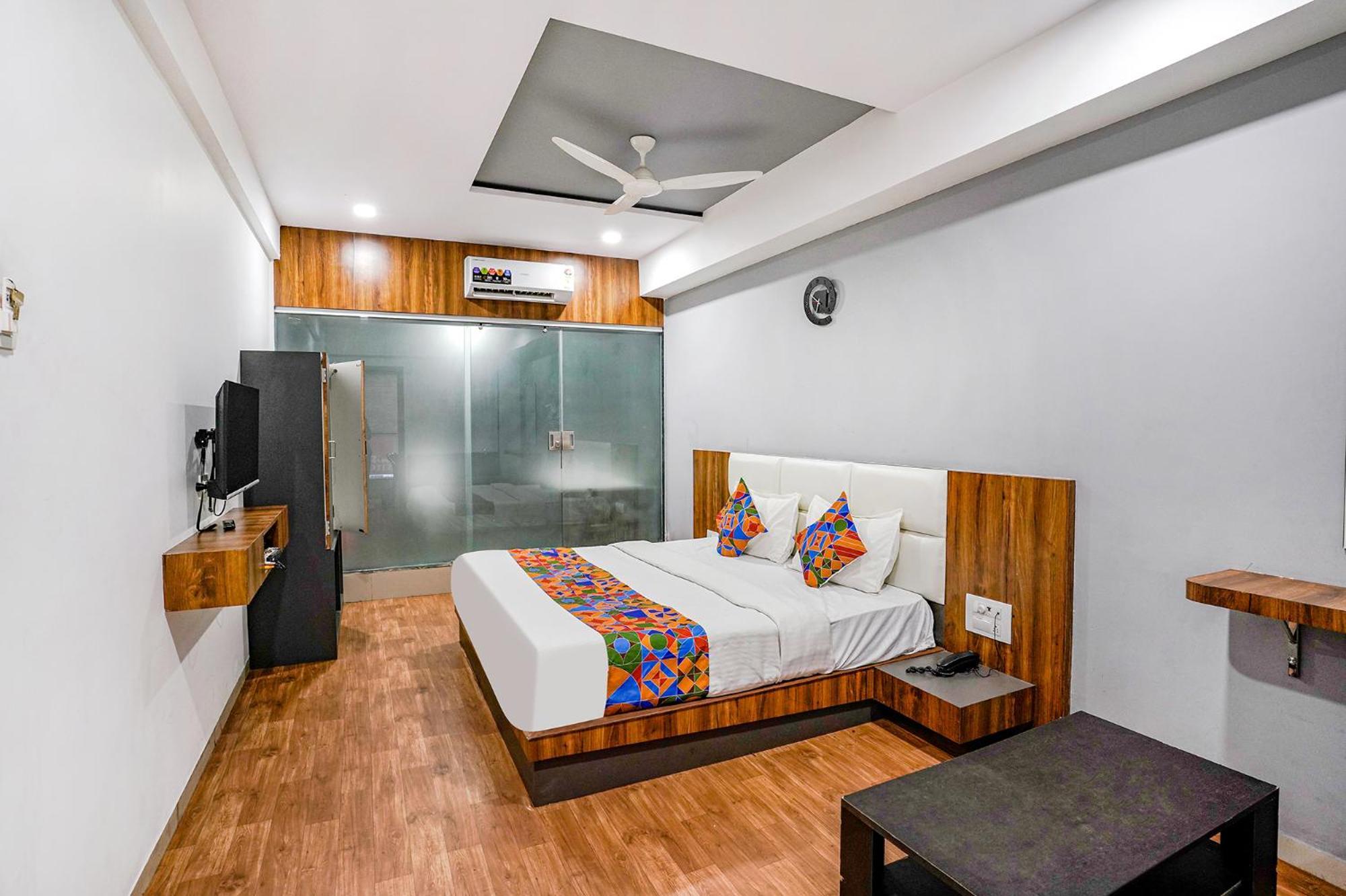 Fabhotel The Valentine - Udhna Road 苏拉特 外观 照片